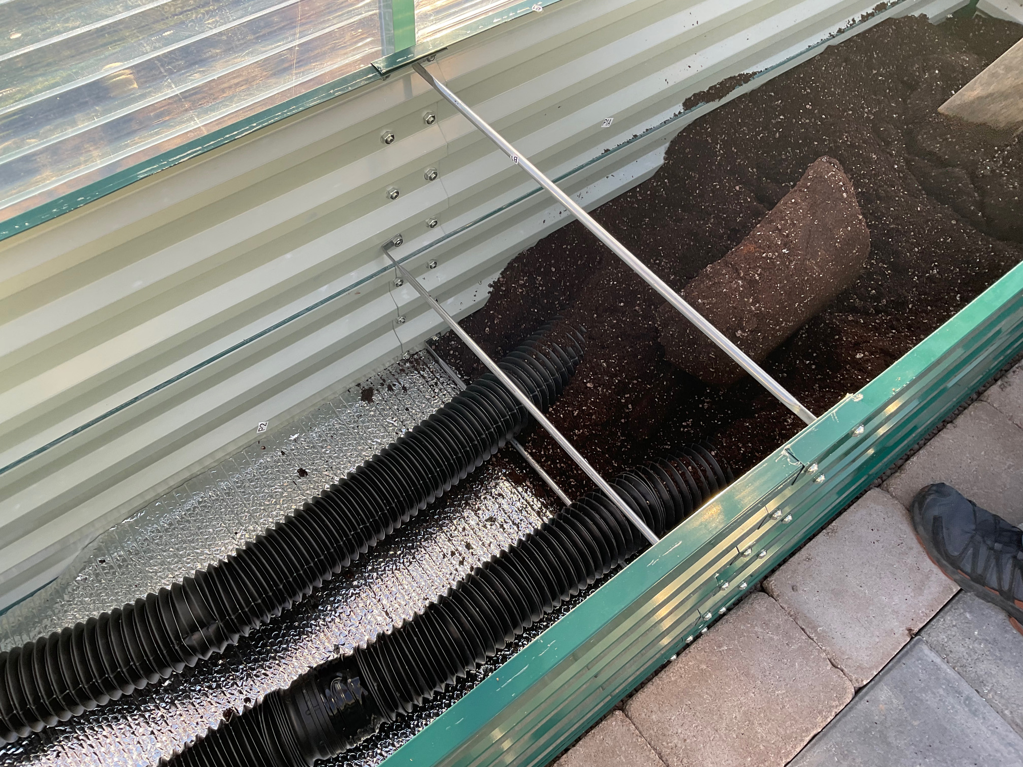 Sunglo Greenhouse Raised beds with GAHT® Lite piping